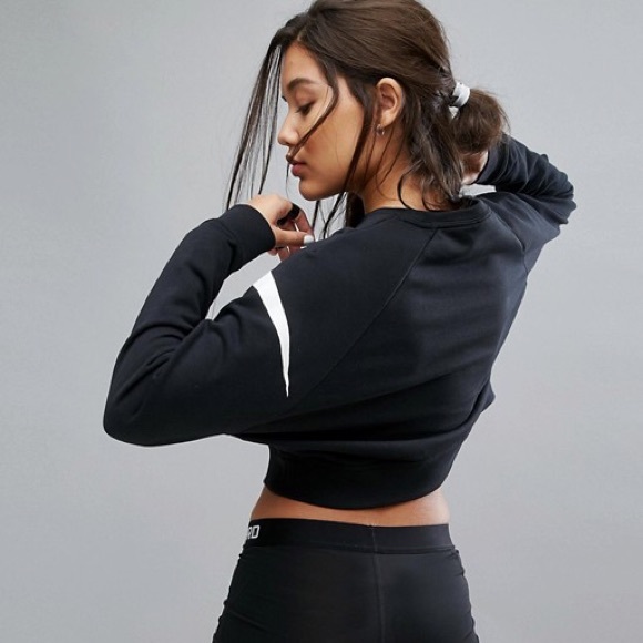 NWT Nike Cropped  Long Sleeve Top - Picture 4 of 8